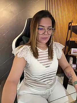 KellyBrooklyn  online show from April 2026 02:20:01 PM