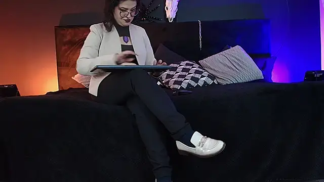  Jade 16 online show from October 2025 12:04:02 PM