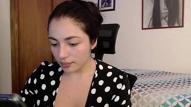 Honey Aynur20 online show from October 2025 06:20:01 PM