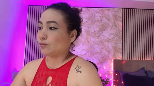 Snapshot of JuliRamirez chatting on June 2026 12:47:01 PM JuliRamirez online show from June 2026 12:47:01 PM