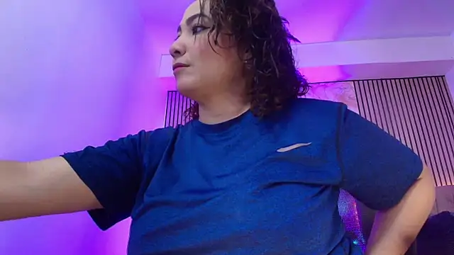 JuliRamirez online show from April 2026 05:50:02 PM