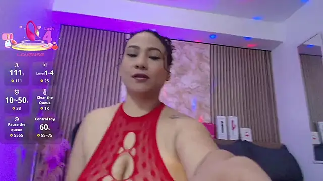 JuliRamirez online show from October 2025 01:01:02 PM