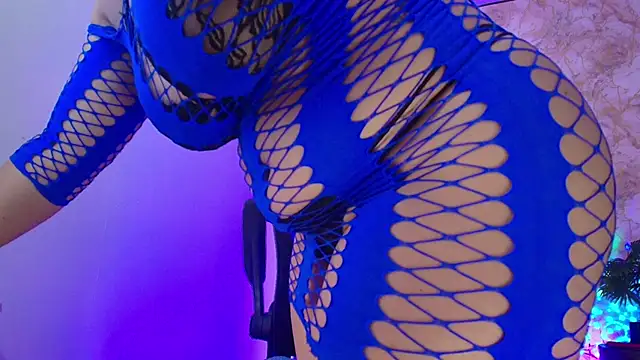 JuliRamirez online show from November 2025 12:20:01 PM