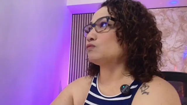 JuliRamirez online show from May 2026 01:06:01 PM