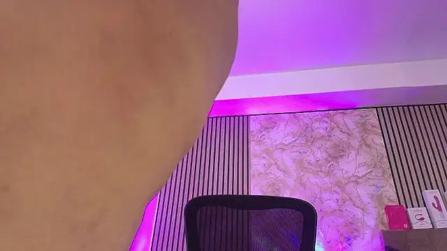 JuliRamirez online show from March 2026 12:54:02 PM