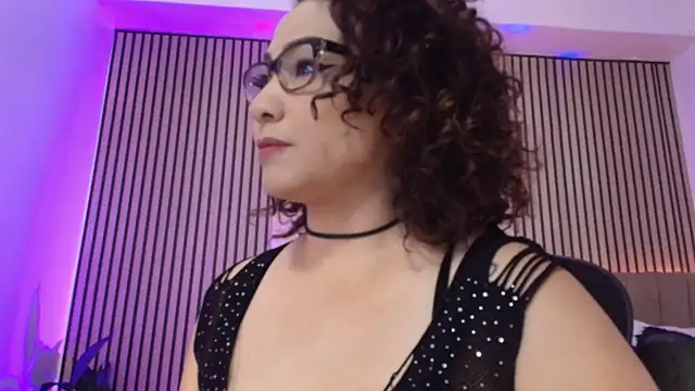 JuliRamirez online show from May 2026 12:47:01 PM