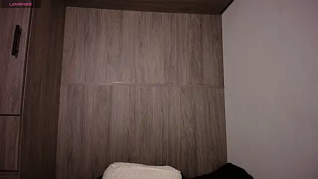 Swetisabella01 online show from February 2026 02:06:02 PM