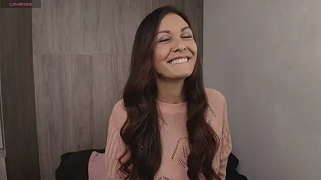 Swetisabella01 online show from April 2026 04:45:01 PM