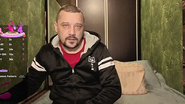 Snapshot of DanielOhCool chatting on December 2025 07:01:01 AM DanielOhCool online show from December 2025 07:01:01 AM