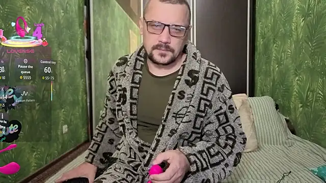 Snapshot of DanielOhCool chatting on September 2025 06:09:01 AM DanielOhCool online show from September 2025 06:09:01 AM