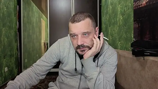 Snapshot of DanielOhCool chatting on October 2025 06:39:02 AM DanielOhCool online show from October 2025 06:39:02 AM