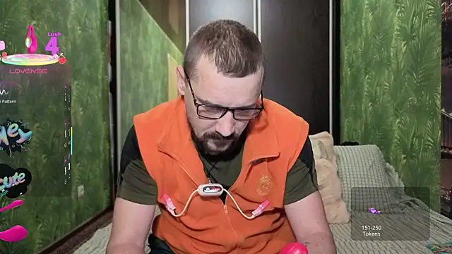 Snapshot of DanielOhCool chatting on October 2025 07:32:02 AM DanielOhCool online show from October 2025 07:32:02 AM