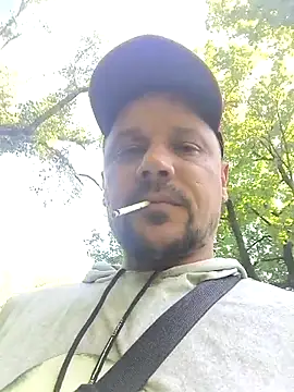 Snapshot of DanielOhCool chatting on July 2026 10:21:01 AM DanielOhCool online show from July 2026 10:21:01 AM