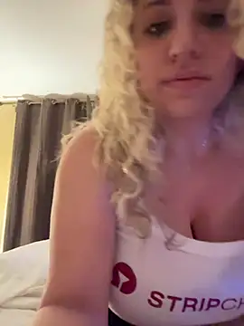 Snapshot of miamellycious chatting on February 2025 05:34:02 AM miamellycious online show from February 2025 05:34:02 AM