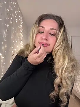 Snapshot of miamellycious chatting on September 2025 03:24:02 AM miamellycious online show from September 2025 03:24:02 AM