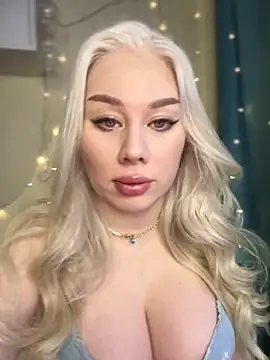 Snapshot of LaraHollywood chatting on March 2025 03:02:01 AM LaraHollywood online show from March 2025 03:02:01 AM