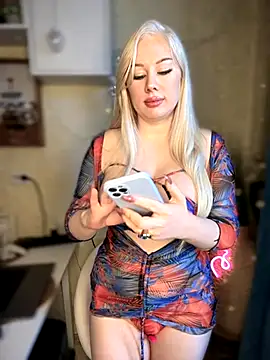 LaraHollywood online show from November 2025 07:02:01 AM