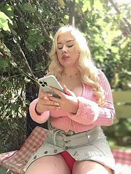 Snapshot of LaraHollywood chatting on September 2025 06:18:01 AM LaraHollywood online show from September 2025 06:18:01 AM