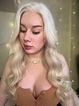 Snapshot of LaraHollywood chatting on January 2025 03:22:02 AM LaraHollywood online show from January 2025 03:22:02 AM