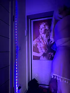 LaraHollywood online show from November 2025 06:14:01 AM