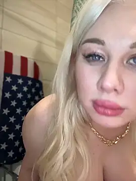 Snapshot of LaraHollywood chatting on February 2025 05:41:01 AM LaraHollywood online show from February 2025 05:41:01 AM
