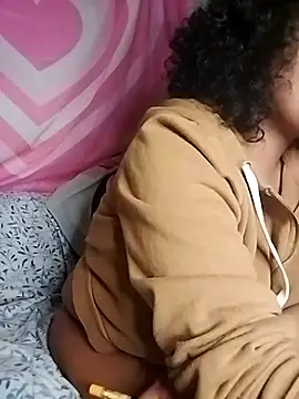 Snapshot of TasteeKitty chatting on September 2025 06:57:02 AM TasteeKitty online show from September 2025 06:57:02 AM