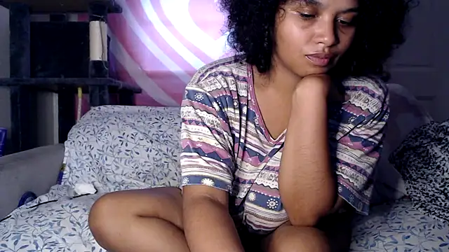 Snapshot of TasteeKitty chatting on October 2025 06:01:02 PM TasteeKitty online show from October 2025 06:01:02 PM