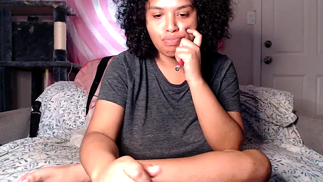 Snapshot of TasteeKitty chatting on November 2025 10:35:01 PM TasteeKitty online show from November 2025 10:35:01 PM