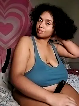 Snapshot of TasteeKitty chatting on November 2025 08:40:01 AM TasteeKitty online show from November 2025 08:40:01 AM