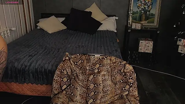 Snapshot of Ashley_Ross_ chatting on December 2025 07:11:01 AM Ashley Ross online show from December 2025 07:11:01 AM