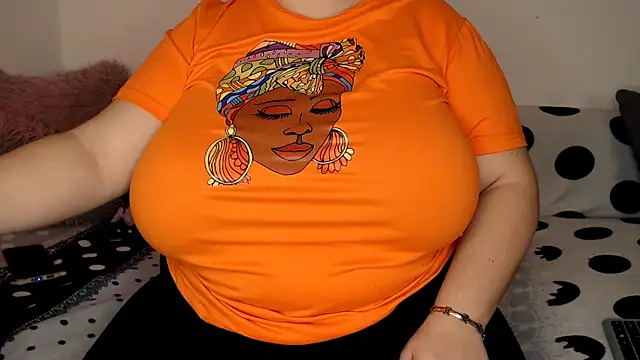 Snapshot of SenzualHotM chatting on November 2025 10:26:01 AM SenzualHotM online show from November 2025 10:26:01 AM