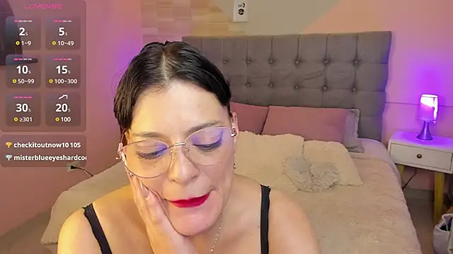Snapshot of _Abril_W chatting on February 2025 06:10:02 AM Abril W online show from February 2025 06:10:02 AM
