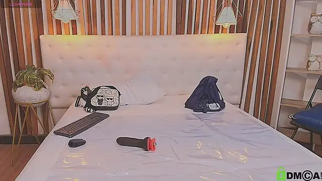 valerie lya online show from April 2026 12:01:01 PM