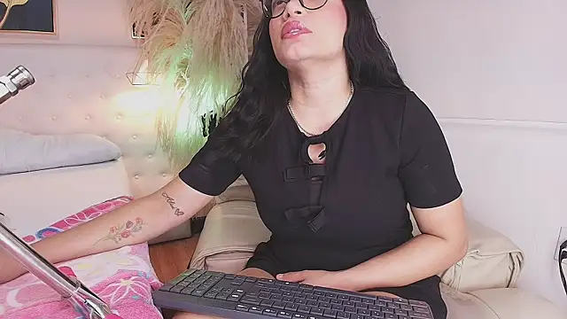 valerie lya online show from June 2026 12:54:02 PM