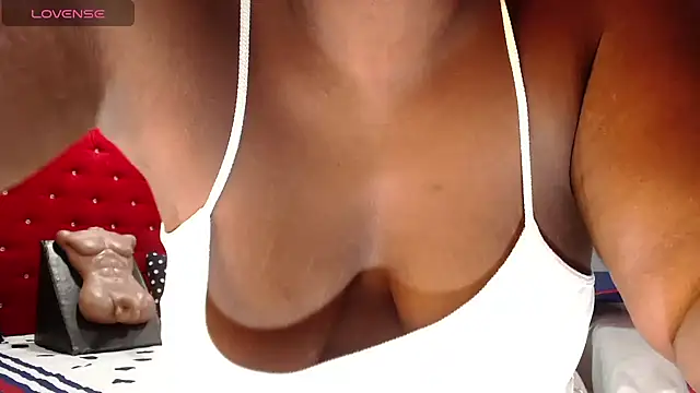 Snapshot of TamyJhonson chatting on December 2025 12:48:02 PM TamyJhonson online show from December 2025 12:48:02 PM