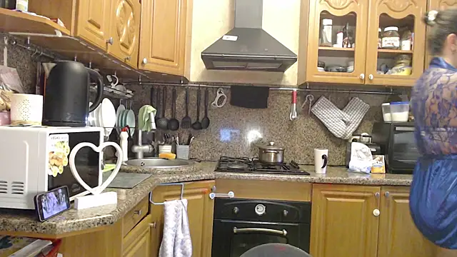 Snapshot of LizaCakes chatting on September 2025 02:23:01 PM LizaCakes online show from September 2025 02:23:01 PM