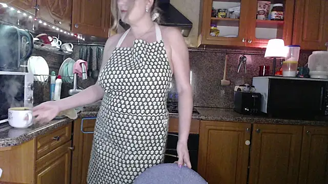 Snapshot of LizaCakes chatting on January 2025 03:18:01 PM LizaCakes online show from January 2025 03:18:01 PM