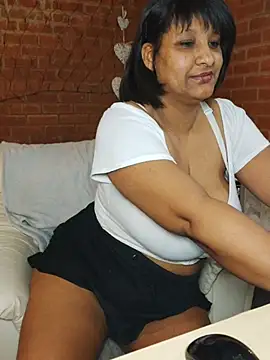 Lilybanx online show from April 2026 07:43:02 PM