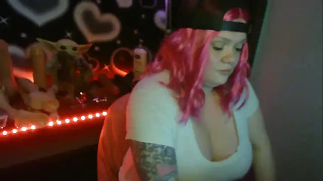 HoneyChambers online show from May 2026 10:29:01 PM