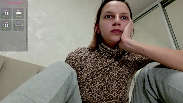 Alisa-w online show from November 2025 02:32:01 PM