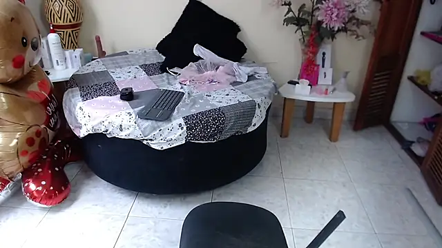 NicoleSantana online show from July 2026 09:04:01 PM