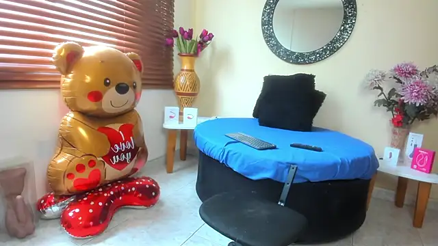 NicoleSantana online show from April 2026 08:15:02 PM