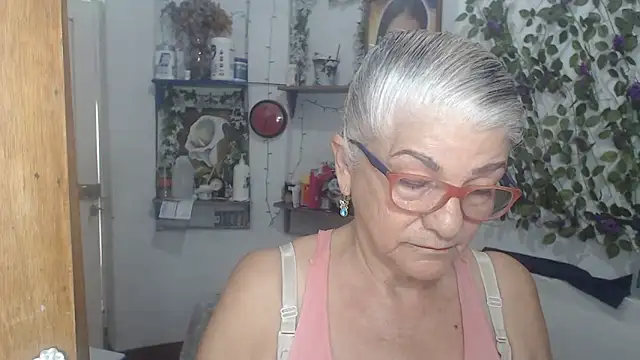 Snapshot of FunnyGrandma chatting on May 2026 05:00:02 PM FunnyGrandma online show from May 2026 05:00:02 PM