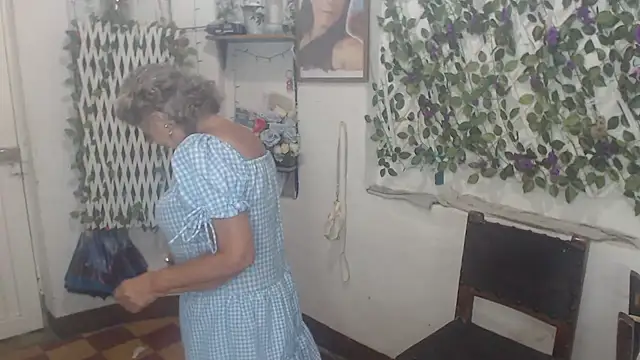 Snapshot of FunnyGrandma chatting on November 2025 01:06:01 AM FunnyGrandma online show from November 2025 01:06:01 AM