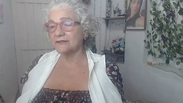 FunnyGrandma online show from October 2025 12:58:01 AM