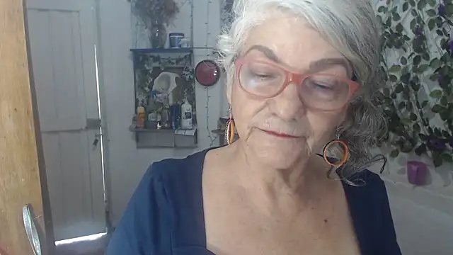 Snapshot of FunnyGrandma chatting on June 2026 05:32:01 PM FunnyGrandma online show from June 2026 05:32:01 PM