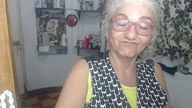 Snapshot of FunnyGrandma chatting on May 2026 01:27:01 AM FunnyGrandma online show from May 2026 01:27:01 AM