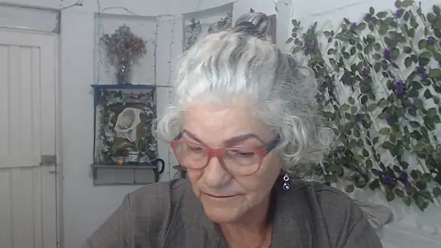 Snapshot of FunnyGrandma chatting on November 2025 11:42:02 PM FunnyGrandma online show from November 2025 11:42:02 PM