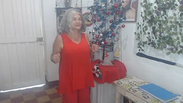 Snapshot of FunnyGrandma chatting on December 2025 09:20:02 PM FunnyGrandma online show from December 2025 09:20:02 PM