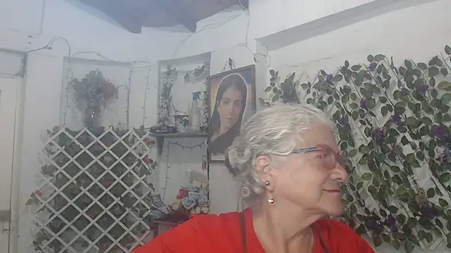 Snapshot of FunnyGrandma chatting on November 2025 03:38:01 AM FunnyGrandma online show from November 2025 03:38:01 AM